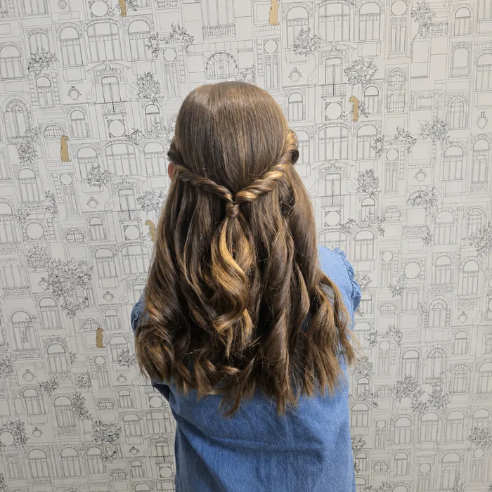 Peinado recogido con trenza para evento - peluquería a domicilio en Getafe